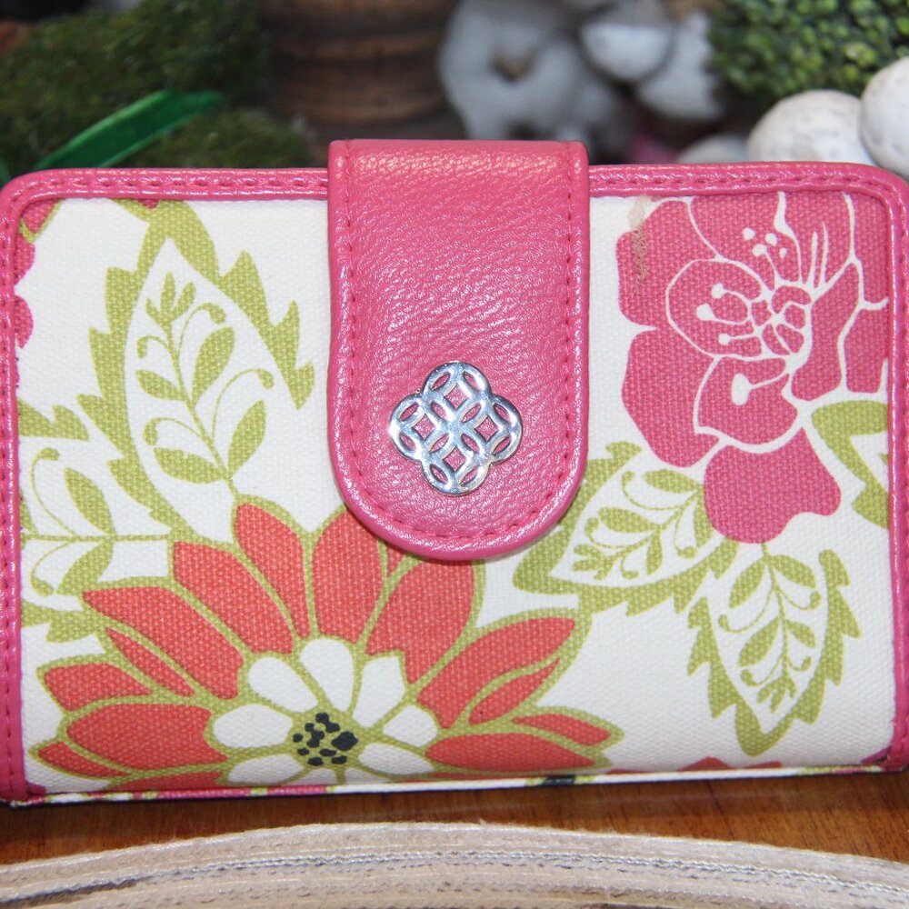 NWT Croft & Barrow Wallet Abbey Medallion print - Picture 3 of 9